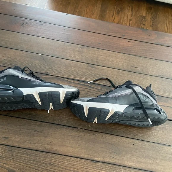 Nike Air Max 2090 black and gray sneakers